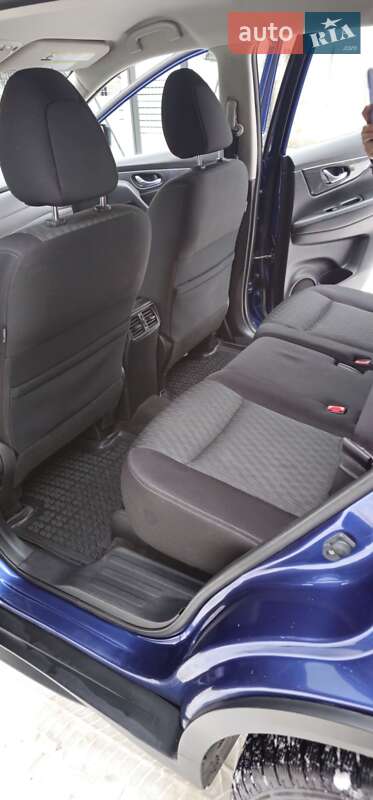 Внедорожник / Кроссовер Nissan Rogue 2017 в Ужгороде