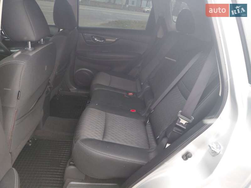 Внедорожник / Кроссовер Nissan Rogue 2017 в Харькове