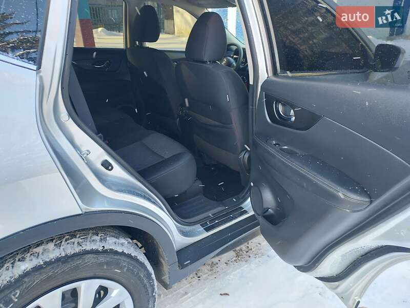 Внедорожник / Кроссовер Nissan Rogue 2017 в Харькове