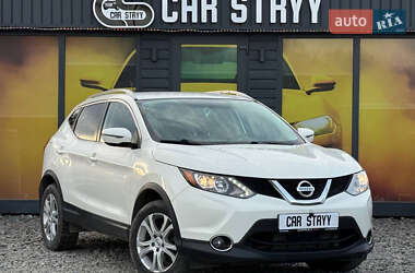 Позашляховик / Кросовер Nissan Rogue 2017 в Стрию