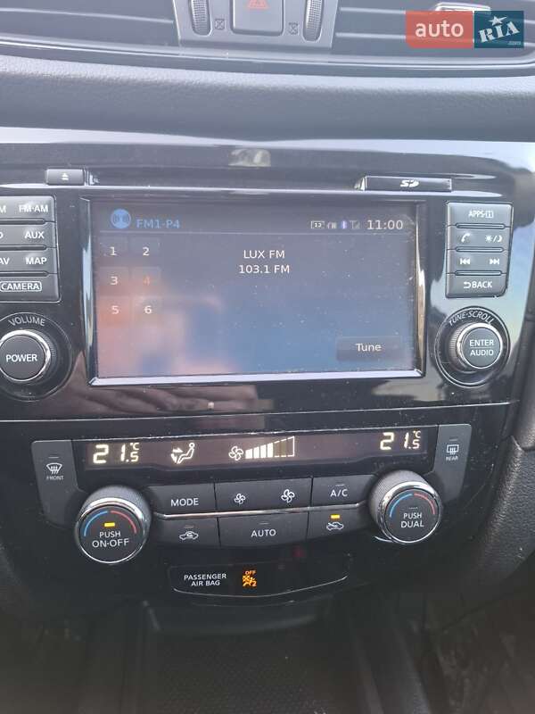 Внедорожник / Кроссовер Nissan Rogue 2016 в Вишневом