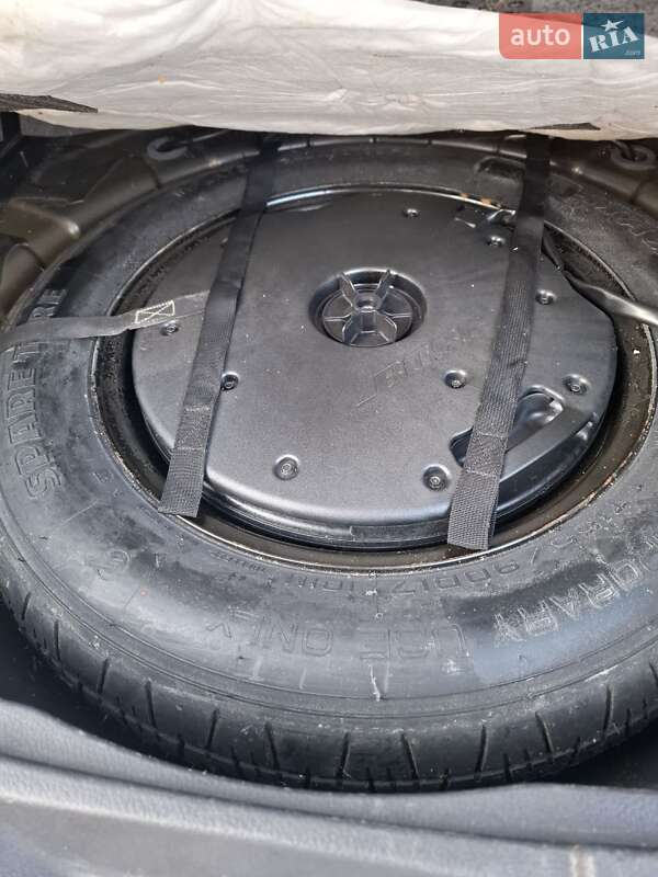 Внедорожник / Кроссовер Nissan Rogue 2016 в Вишневом