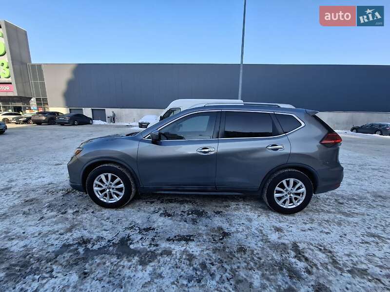 Внедорожник / Кроссовер Nissan Rogue 2016 в Вишневом