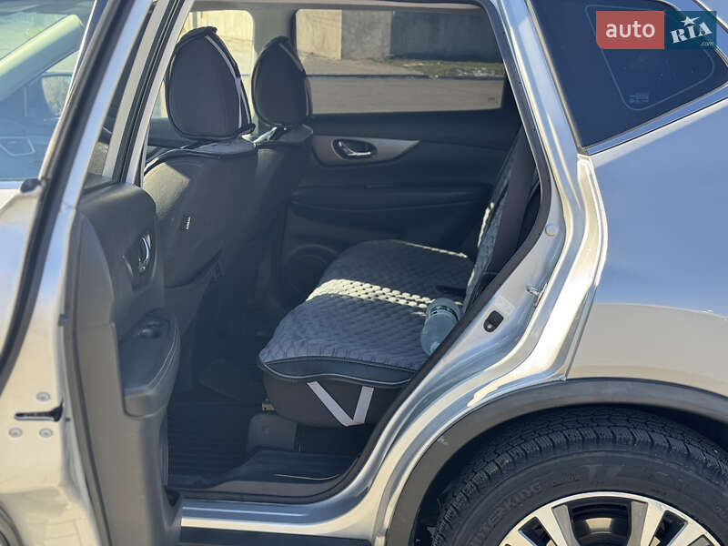 Внедорожник / Кроссовер Nissan Rogue 2016 в Болграде