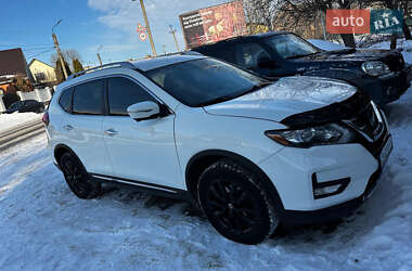Внедорожник / Кроссовер Nissan Rogue 2017 в Умани