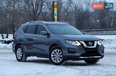 Внедорожник / Кроссовер Nissan Rogue 2016 в Киеве