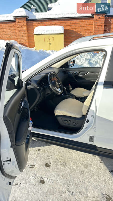 Внедорожник / Кроссовер Nissan Rogue 2017 в Львове