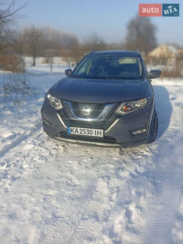 Внедорожник / Кроссовер Nissan Rogue 2017 в Киеве