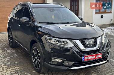 Внедорожник / Кроссовер Nissan Rogue 2017 в Кицмани