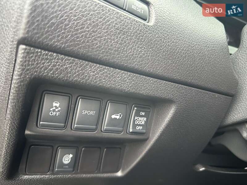 Внедорожник / Кроссовер Nissan Rogue 2014 в Запорожье