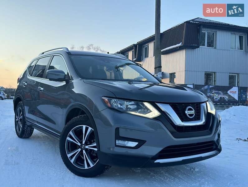 Внедорожник / Кроссовер Nissan Rogue 2016 в Хороле