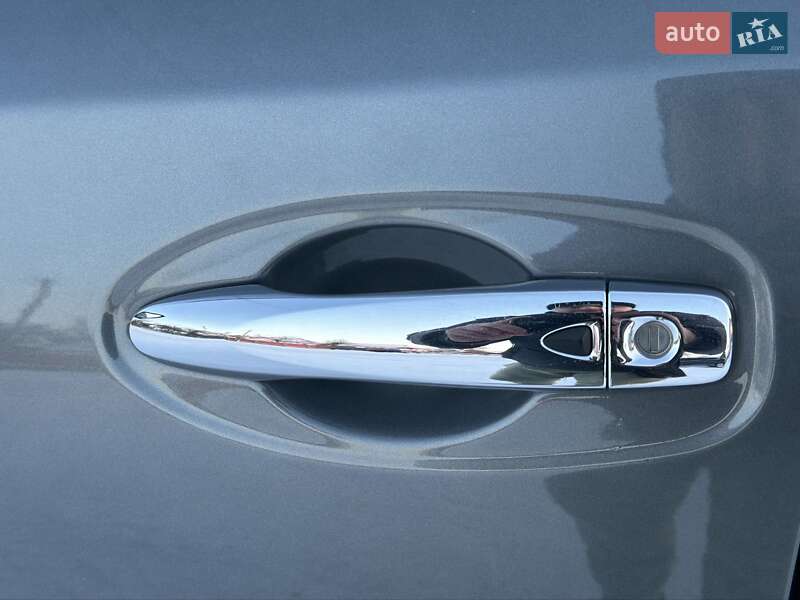 Внедорожник / Кроссовер Nissan Rogue 2016 в Хороле