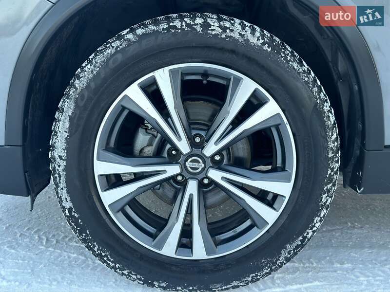 Внедорожник / Кроссовер Nissan Rogue 2016 в Хороле