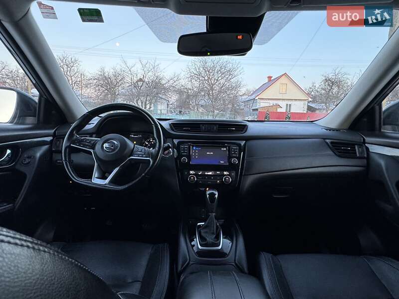 Внедорожник / Кроссовер Nissan Rogue 2016 в Хороле