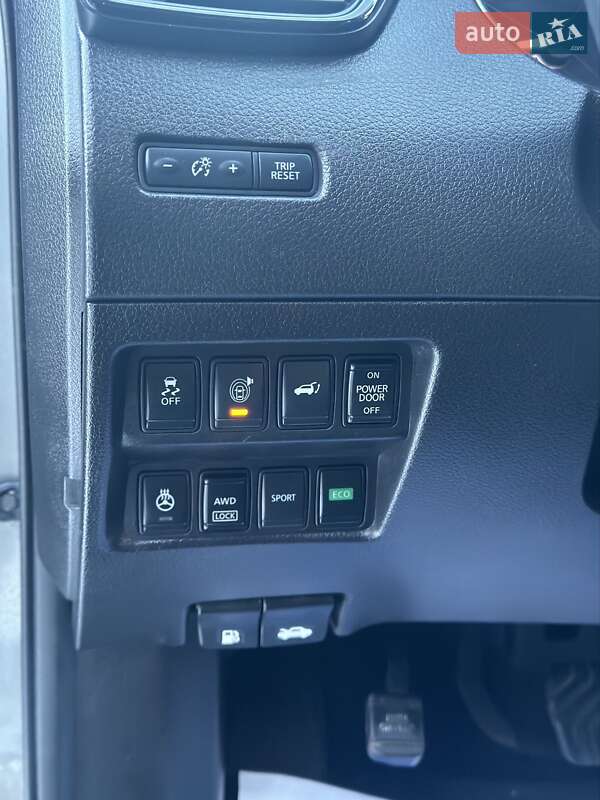 Внедорожник / Кроссовер Nissan Rogue 2016 в Хороле