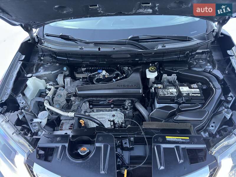 Внедорожник / Кроссовер Nissan Rogue 2016 в Хороле