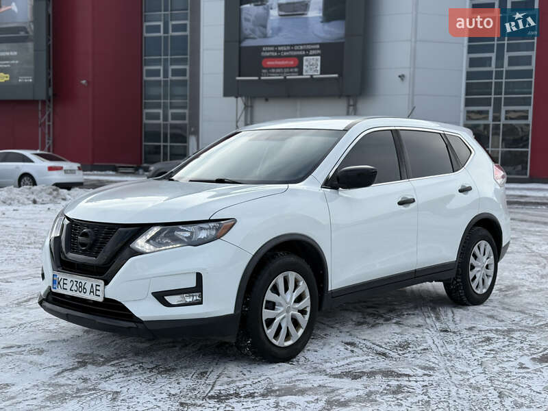 Внедорожник / Кроссовер Nissan Rogue 2016 в Киеве