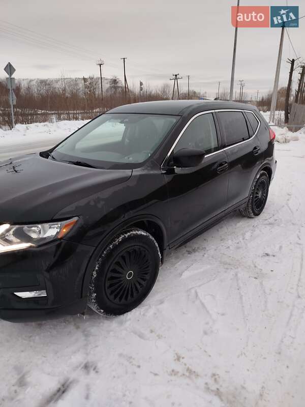 Внедорожник / Кроссовер Nissan Rogue 2017 в Сарнах