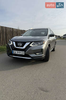 Внедорожник / Кроссовер Nissan Rogue 2017 в Вышгороде