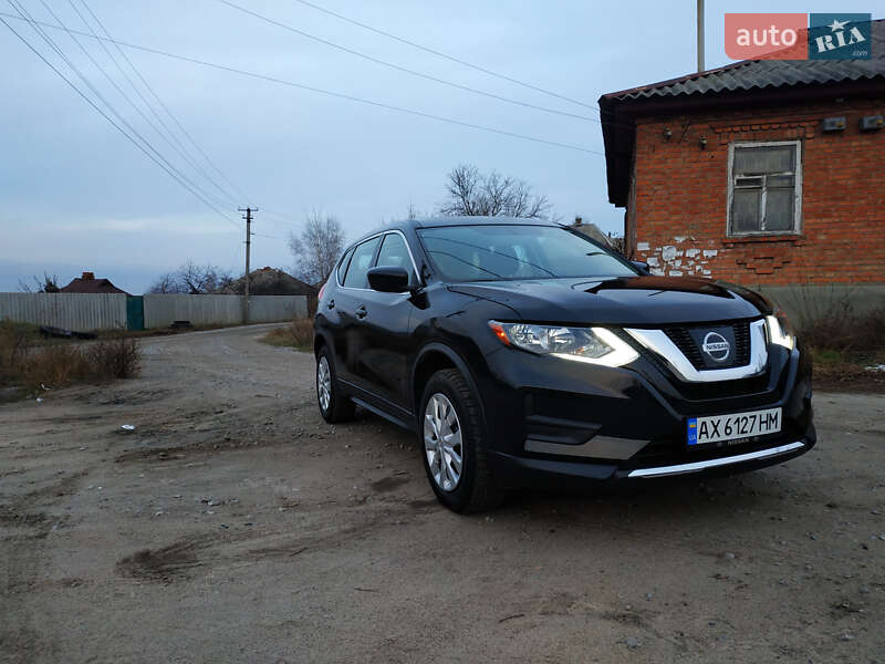 Внедорожник / Кроссовер Nissan Rogue 2017 в Змиеве