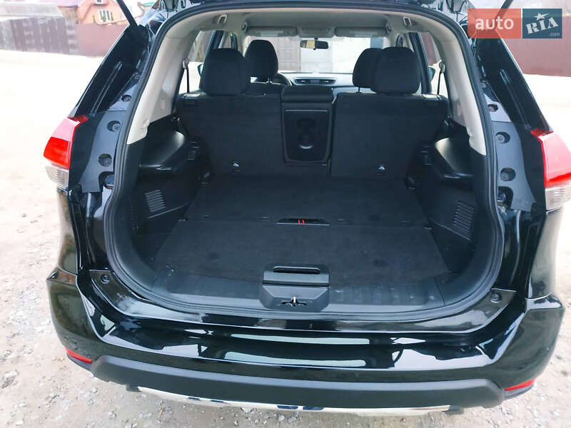 Внедорожник / Кроссовер Nissan Rogue 2017 в Змиеве