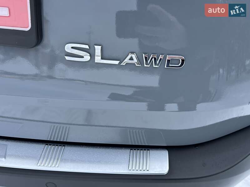 Внедорожник / Кроссовер Nissan Rogue 2023 в Киеве