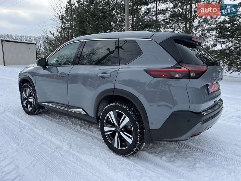 Внедорожник / Кроссовер Nissan Rogue 2023 в Киеве