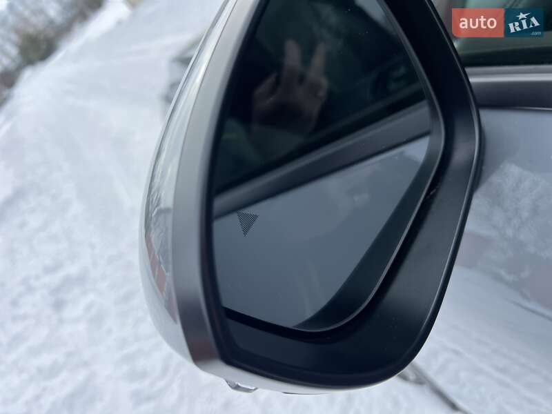 Внедорожник / Кроссовер Nissan Rogue 2023 в Киеве