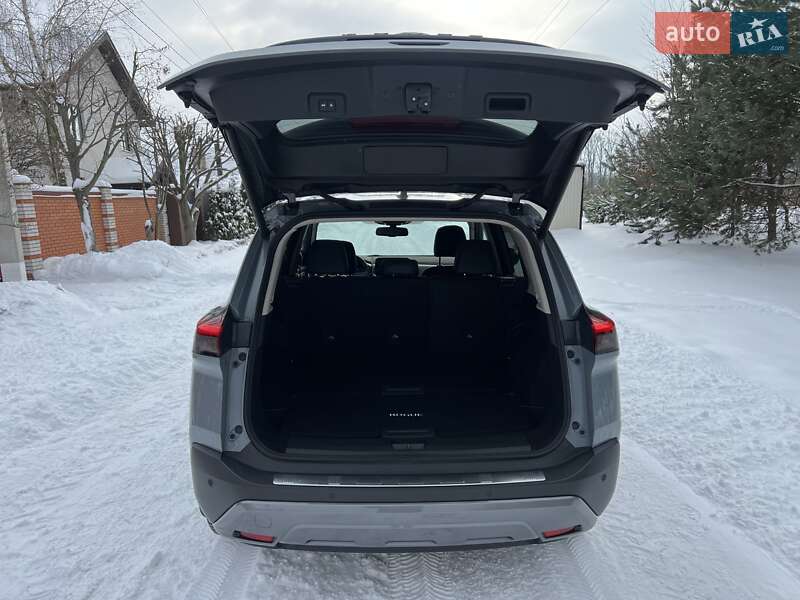 Внедорожник / Кроссовер Nissan Rogue 2023 в Киеве