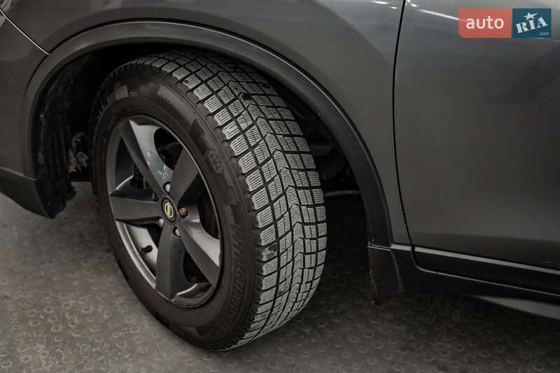 Внедорожник / Кроссовер Nissan Rogue 2016 в Киеве