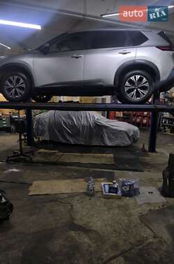 Позашляховик / Кросовер Nissan Rogue 2023 в Дніпрі