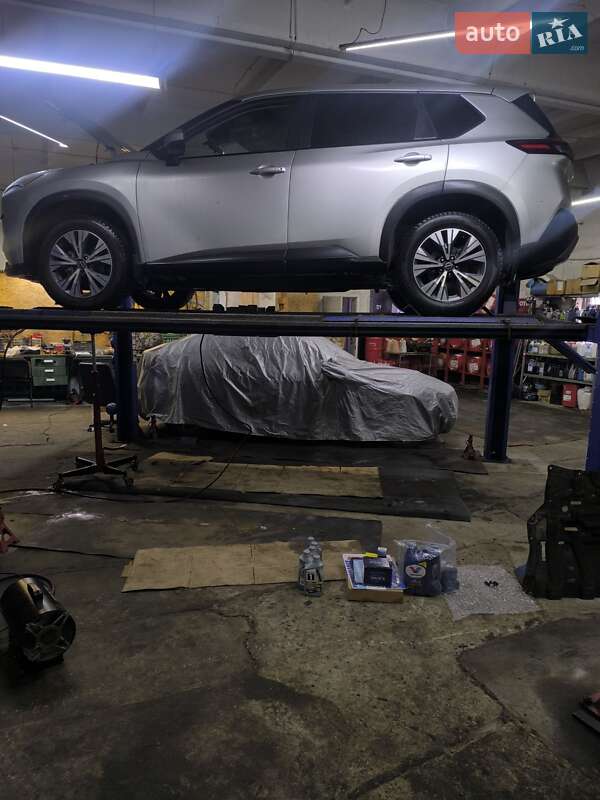 Позашляховик / Кросовер Nissan Rogue 2023 в Дніпрі