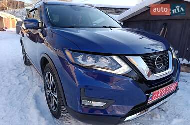 Позашляховик / Кросовер Nissan Rogue 2017 в Чернігові