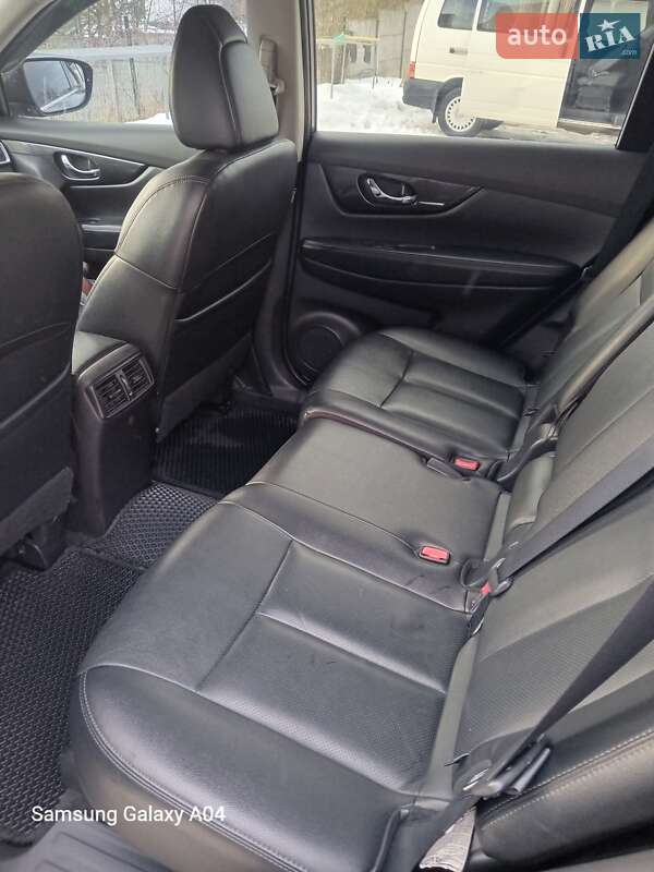 Внедорожник / Кроссовер Nissan Rogue 2016 в Ивано-Франковске