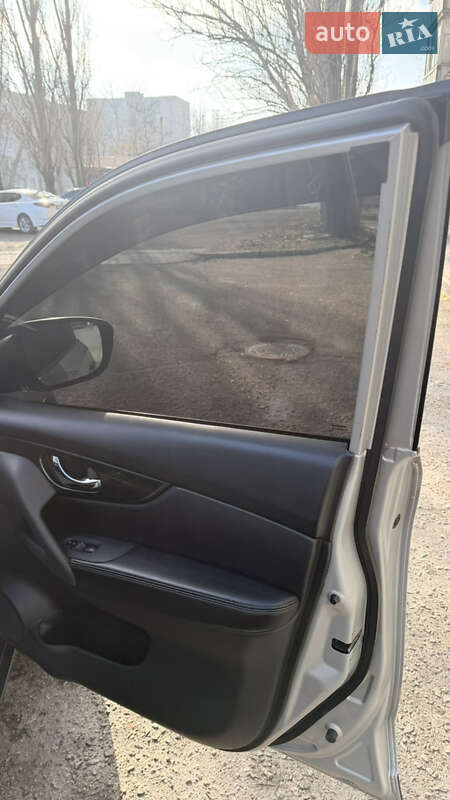 Внедорожник / Кроссовер Nissan Rogue 2015 в Очакове