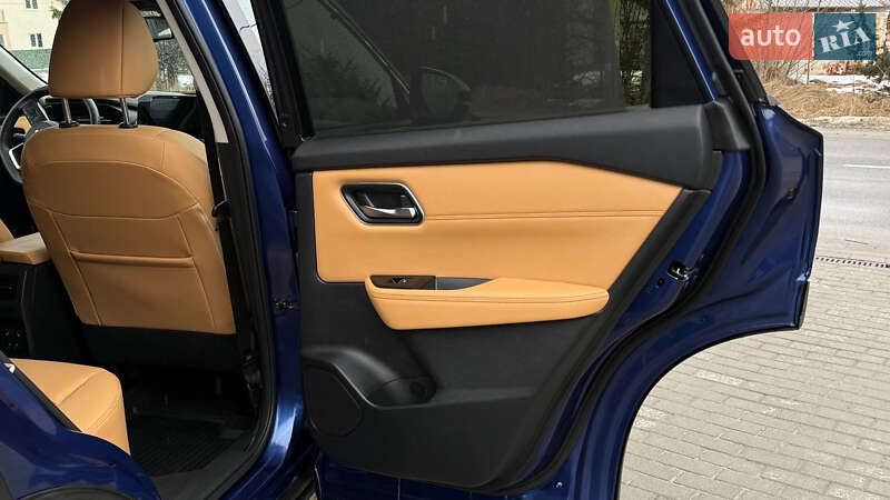 Внедорожник / Кроссовер Nissan Rogue 2023 в Дрогобыче