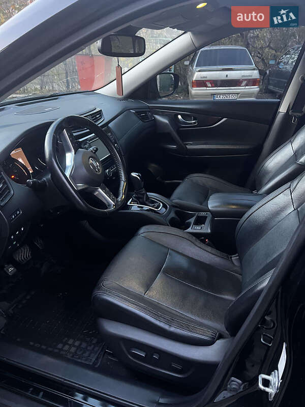 Внедорожник / Кроссовер Nissan Rogue 2017 в Харькове