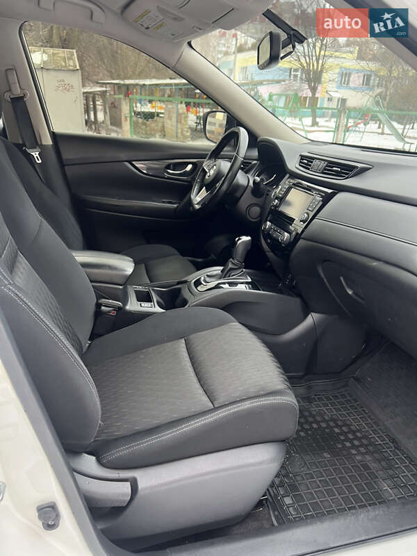 Внедорожник / Кроссовер Nissan Rogue 2016 в Виннице