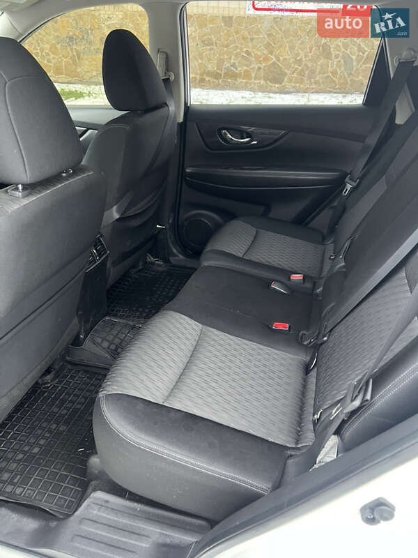 Внедорожник / Кроссовер Nissan Rogue 2016 в Виннице