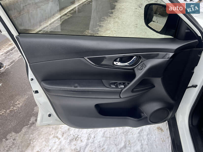 Внедорожник / Кроссовер Nissan Rogue 2016 в Виннице