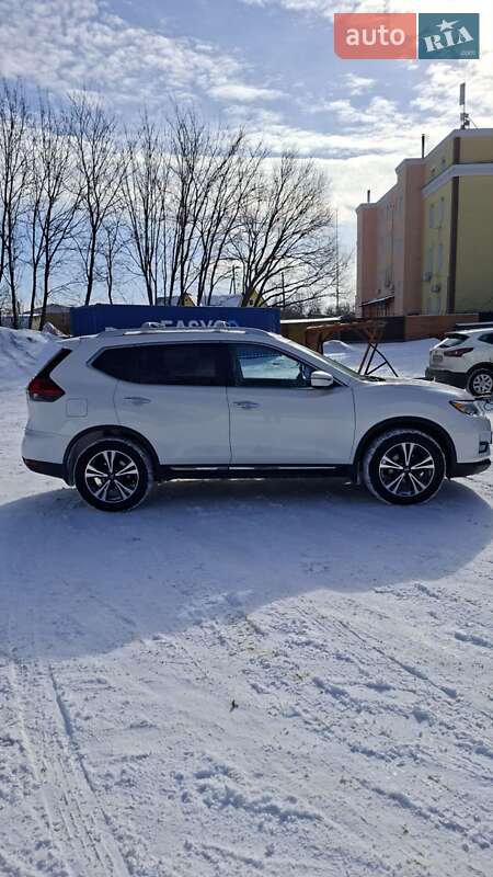 Внедорожник / Кроссовер Nissan Rogue 2017 в Вышгороде