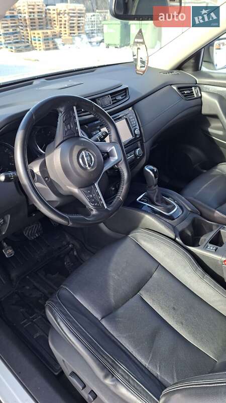 Внедорожник / Кроссовер Nissan Rogue 2017 в Вышгороде