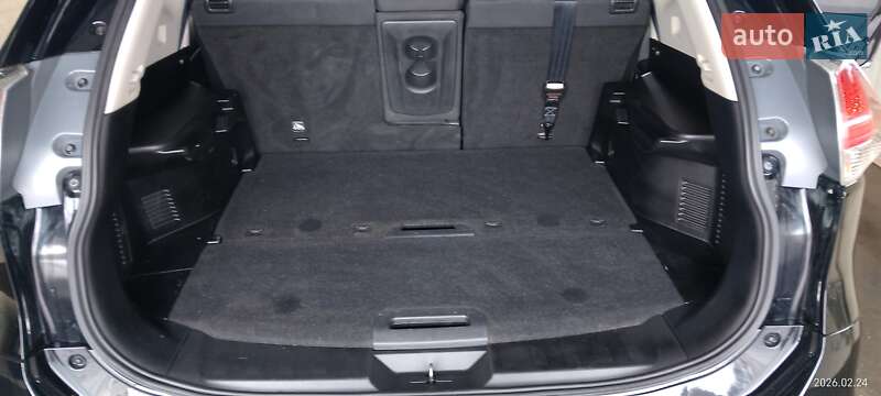 Внедорожник / Кроссовер Nissan Rogue 2016 в Буске