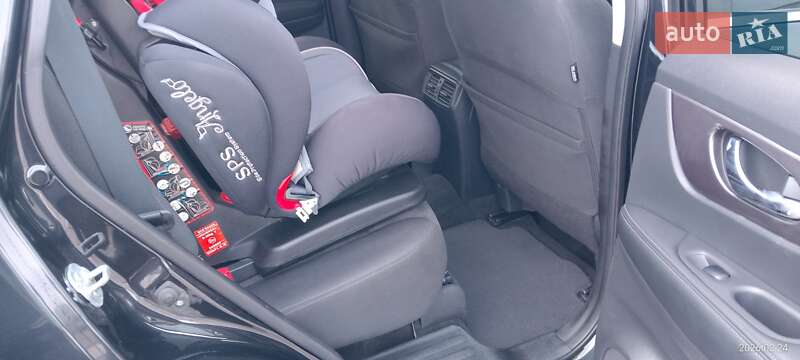 Внедорожник / Кроссовер Nissan Rogue 2016 в Буске