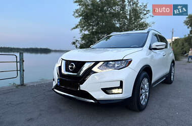 Внедорожник / Кроссовер Nissan Rogue 2017 в Днепре