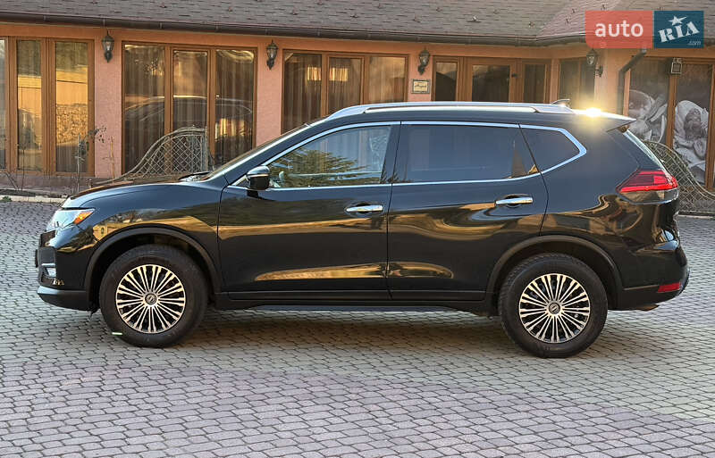 Внедорожник / Кроссовер Nissan Rogue 2018 в Мукачево
