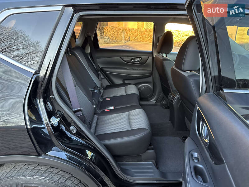 Внедорожник / Кроссовер Nissan Rogue 2018 в Мукачево