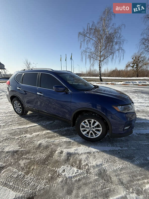 Внедорожник / Кроссовер Nissan Rogue 2017 в Калиновке