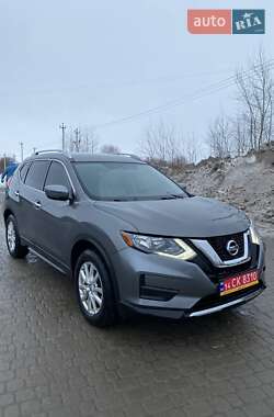 Позашляховик / Кросовер Nissan Rogue 2017 в Львові