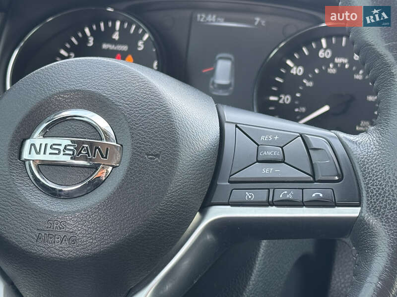 Внедорожник / Кроссовер Nissan Rogue 2017 в Киеве